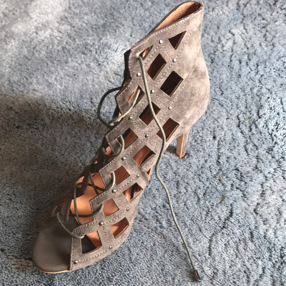 New in a box Joie tie up suede & studs heels Sz 10